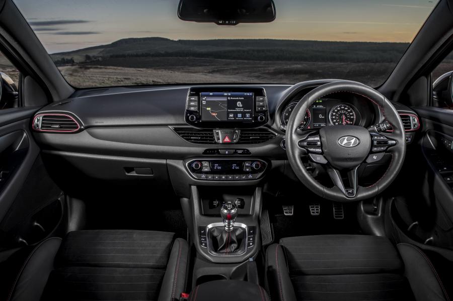 Торпедо Hyundai i30 Fastback N (PD) 2019 года  (UK) (фото 9 из 40)